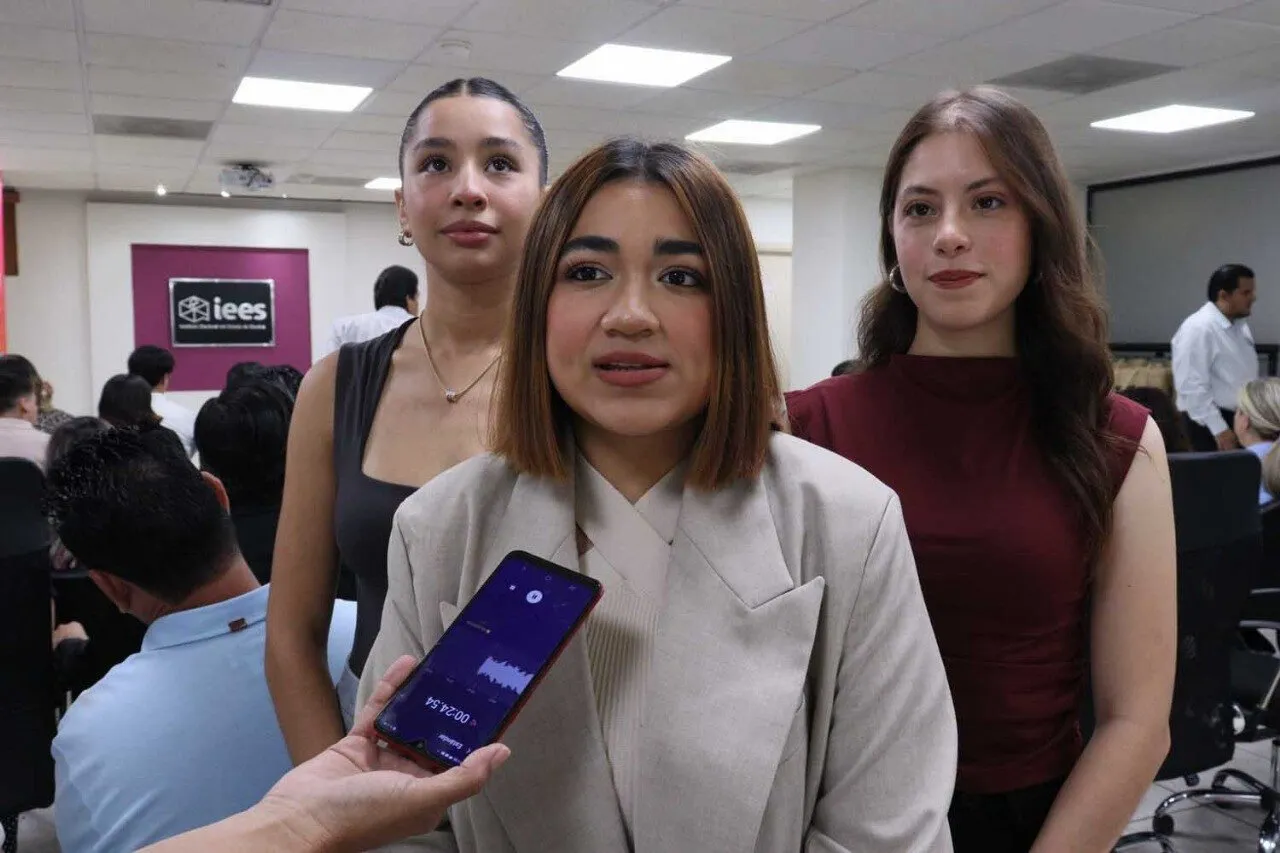 Estudiantes de la UAS reciben el premio del Primer concurso Estatal Juvenil de Artes Visuales: el uso de las nuevas tecnologías en la participación cívica de la juventud, convocado por el IIES. Estudiantes de la UAS reciben el premio del Primer concurso Estatal Juvenil de Artes Visuales: el uso de las nuevas tecnologías en la participación cívica de la juventud, convocado por el IIES.