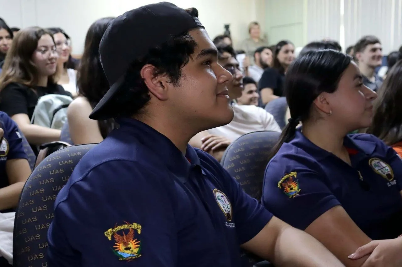 Estudiantes de posgrado nacional e internacional, comparten sus historias de éxito con alumnos de la Facultad de Biología. Estudiantes de posgrado nacional e internacional, comparten sus historias de éxito con alumnos de la Facultad de Biología.