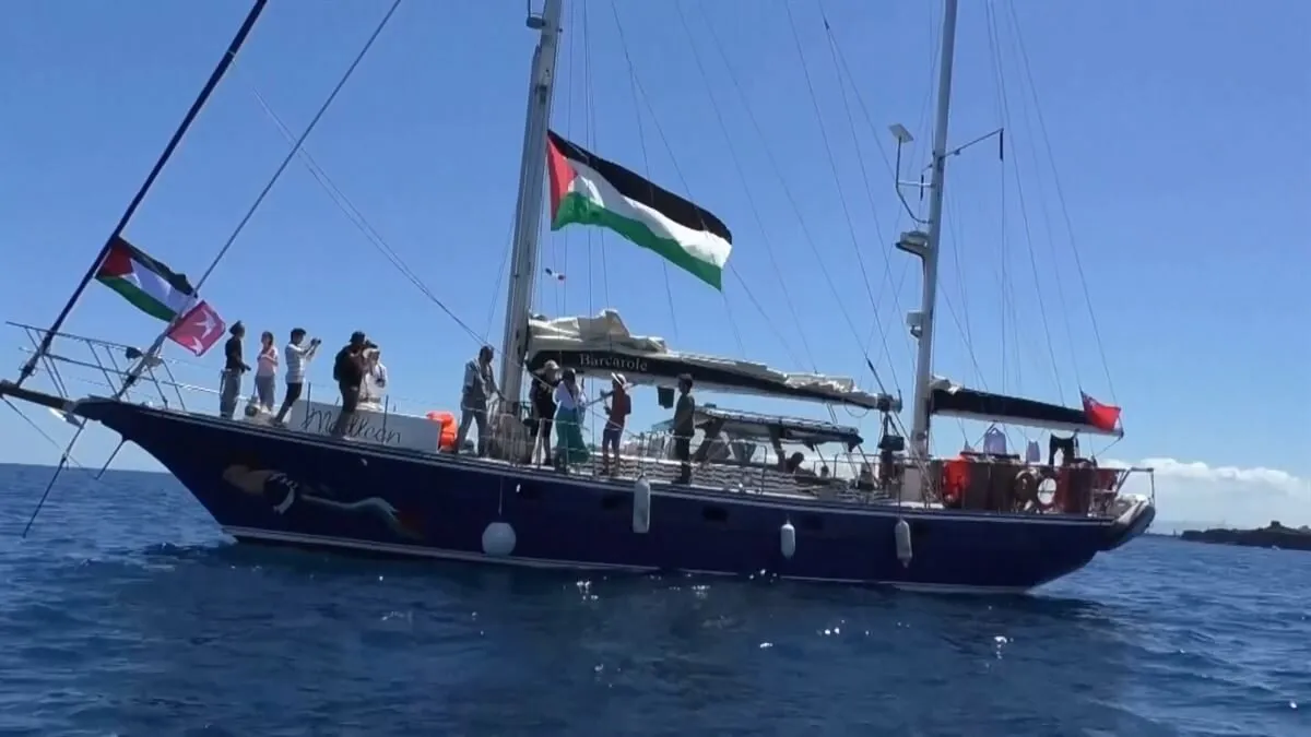 Interceptan y desvían barco con Greta Thunberg que intentaba llevar ayuda humanitaria a Gaza Interceptan y desvían barco con Greta Thunberg que intentaba llevar ayuda humanitaria a Gaza