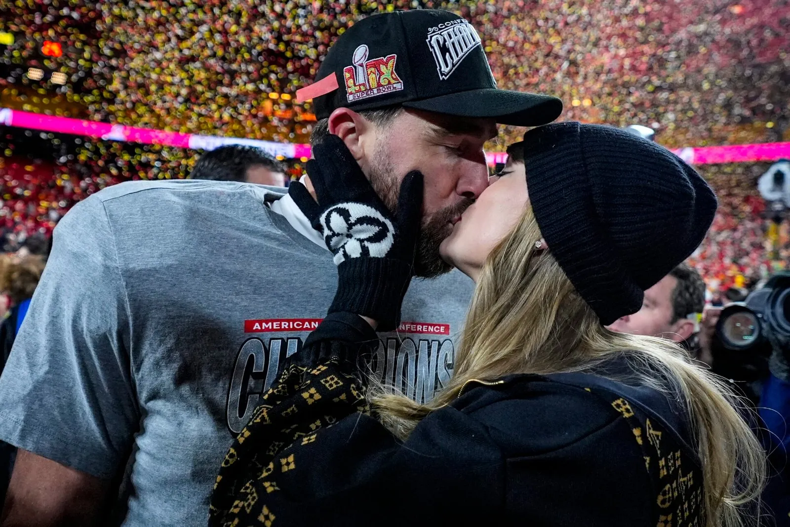 ¿Se casaron en secreto? Una tarjeta desata rumores sobre Taylor Swift y Travis Kelce ¿Se casaron en secreto? Una tarjeta desata rumores sobre Taylor Swift y Travis Kelce