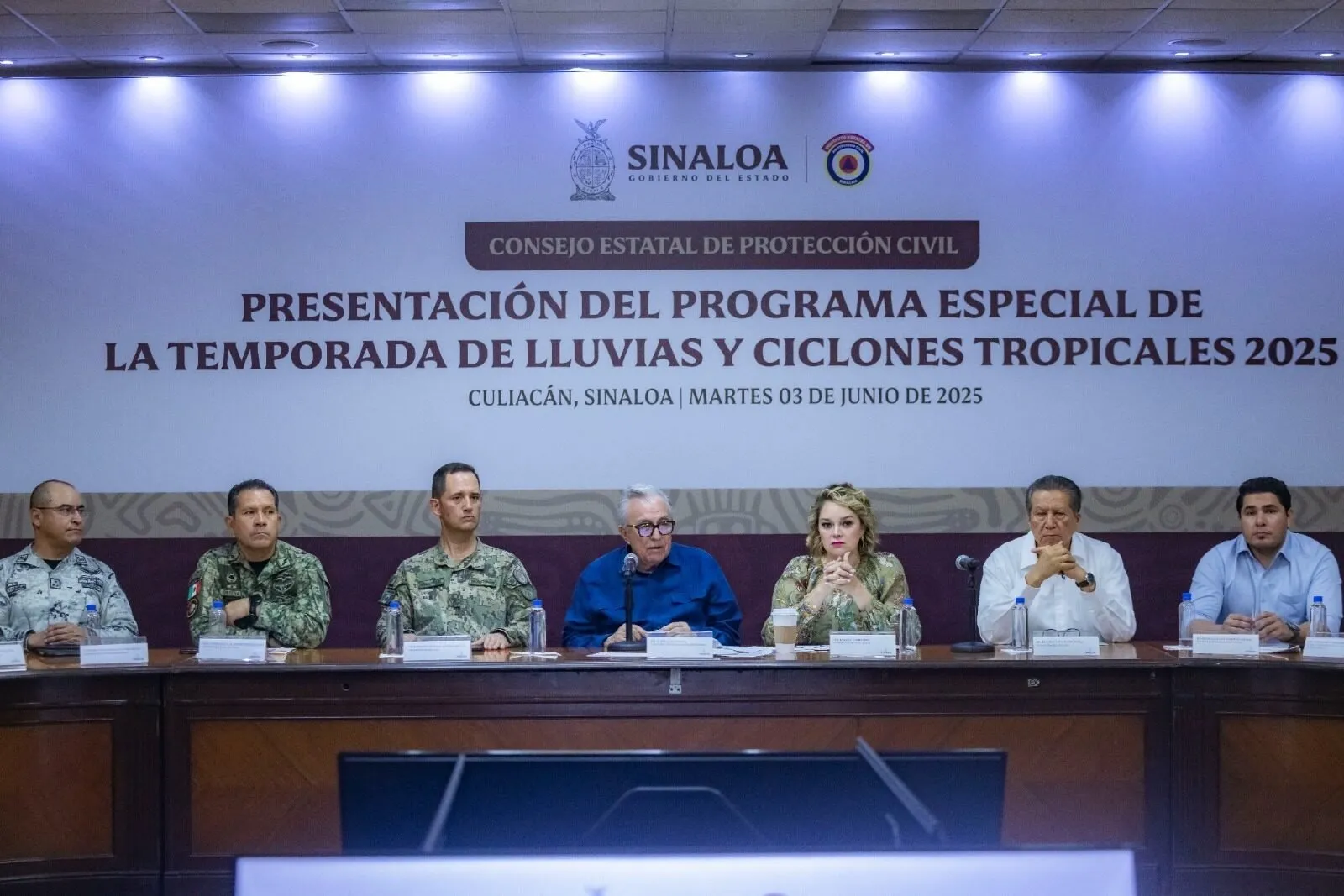 Instala gobernador Rocha Consejo Estatal de Protección Civil y se declara, a partir de hoy, en sesión permanente Instala gobernador Rocha Consejo Estatal de Protección Civil y se declara, a partir de hoy, en sesión permanente