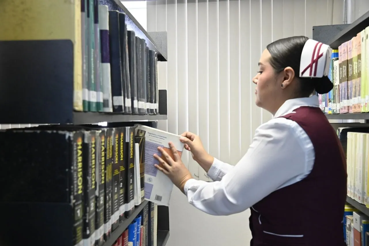Alumna de maestría en Enfermería de la UAS, realiza investigación para disminuir la ansiedad en adultos previos a intervenciones quirúrgicas Alumna de maestría en Enfermería de la UAS, realiza investigación para disminuir la ansiedad en adultos previos a intervenciones quirúrgicas