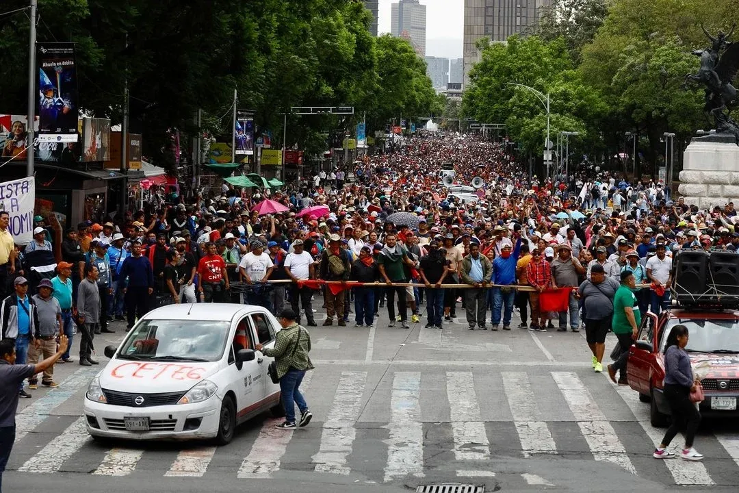 CNTE contempla levantar temporalmente su plantón en el Zócalo para reestructurar su estrategia CNTE contempla levantar temporalmente su plantón en el Zócalo para reestructurar su estrategia