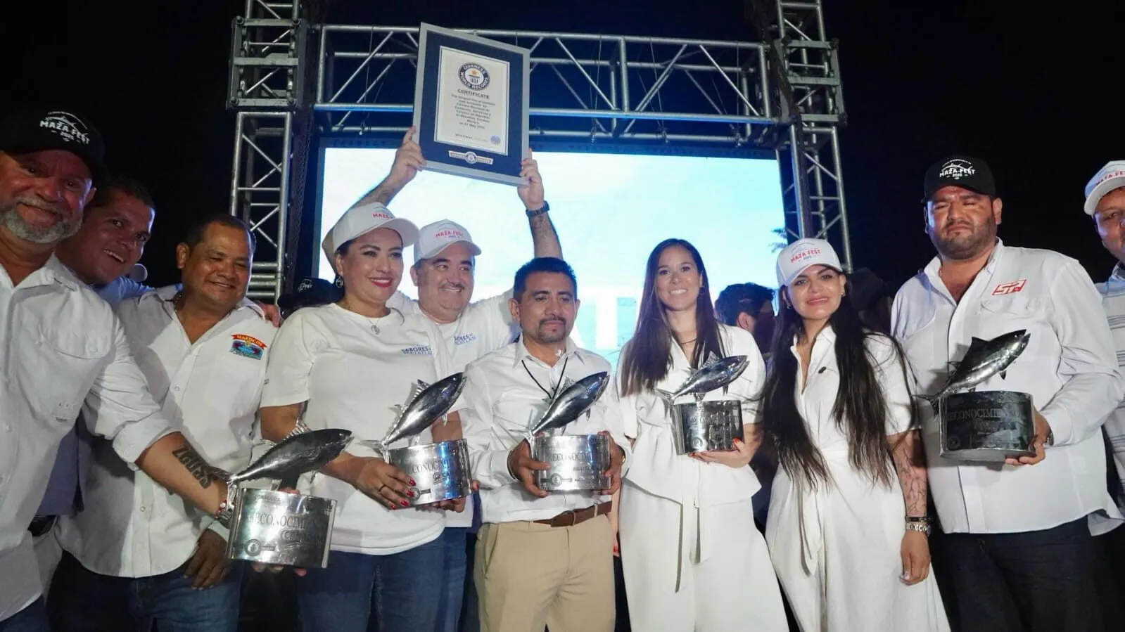 Mazatlán logra el Récord Guinness del sashimi más largo del mundo: un kilómetro de sabor Mazatlán logra el Récord Guinness del sashimi más largo del mundo: un kilómetro de sabor