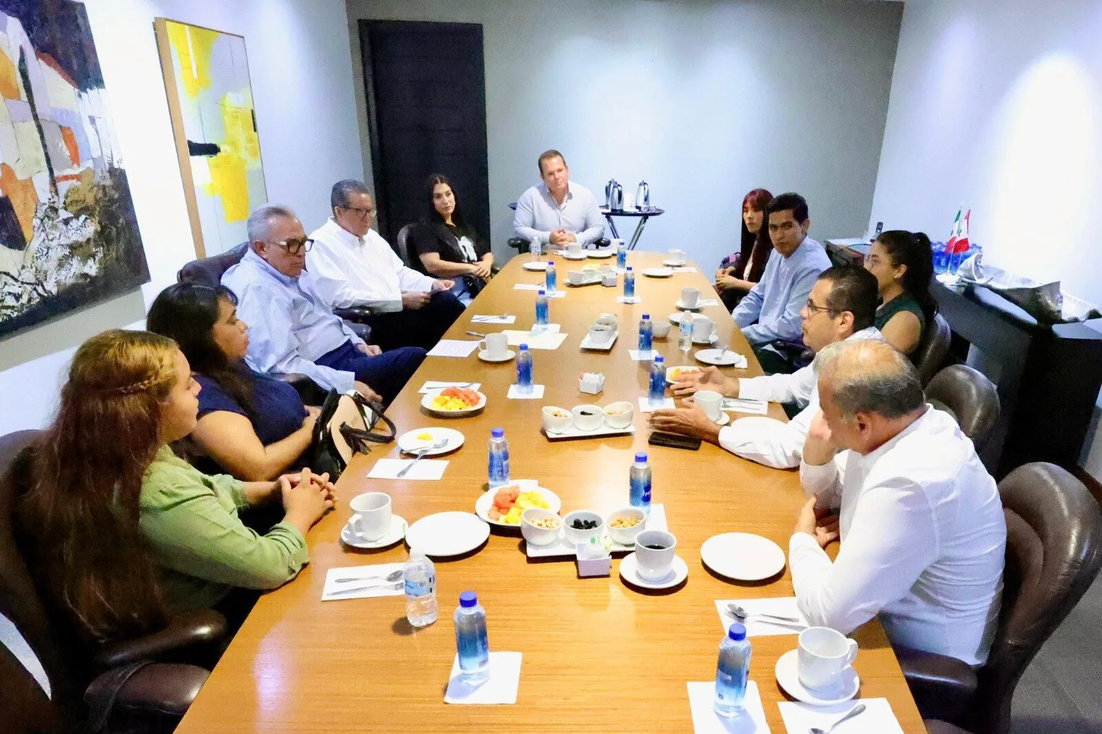 Gobernador Rocha recibe a familias desplazadas del sur de Sinaloa Gobernador Rocha recibe a familias desplazadas del sur de Sinaloa