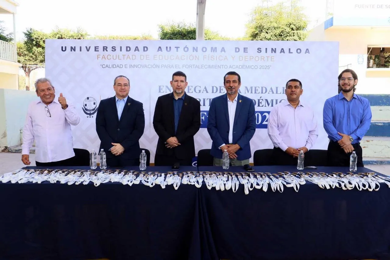 Un total de 118 estudiantes de la Facultad de Educación Física y Deporte, fueron reconocidos con la “Medalla al Mérito Académico 2025” Un total de 118 estudiantes de la Facultad de Educación Física y Deporte, fueron reconocidos con la “Medalla al Mérito Académico 2025”