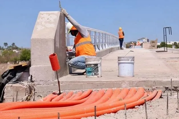 En marcha la construcción de 48 obras del Plan Sinaloa para activar economía En marcha la construcción de 48 obras del Plan Sinaloa para activar economía