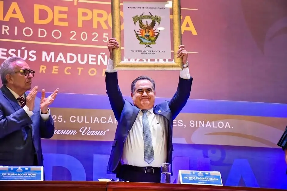 Madueña rinde su cuarto informe y es ratificado como rector de la UAS para un segundo periodo Madueña rinde su cuarto informe y es ratificado como rector de la UAS para un segundo periodo