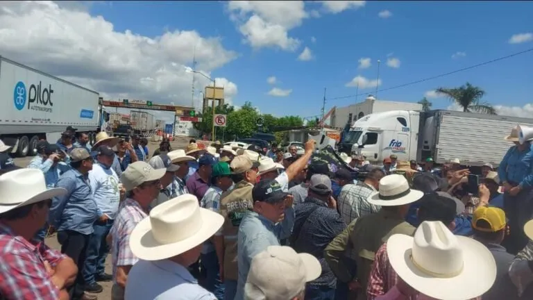 Advierten productores que se manifestarán este 17 de julio en la caseta de Alhuey Advierten productores que se manifestarán este 17 de julio en la caseta de Alhuey