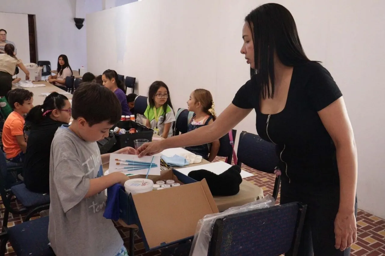 La Casa de la Cultura de la UAS da la bienvenida a decenas de niñas y niños al taller “Pintando el Verano” 2025 La Casa de la Cultura de la UAS da la bienvenida a decenas de niñas y niños al taller “Pintando el Verano” 2025