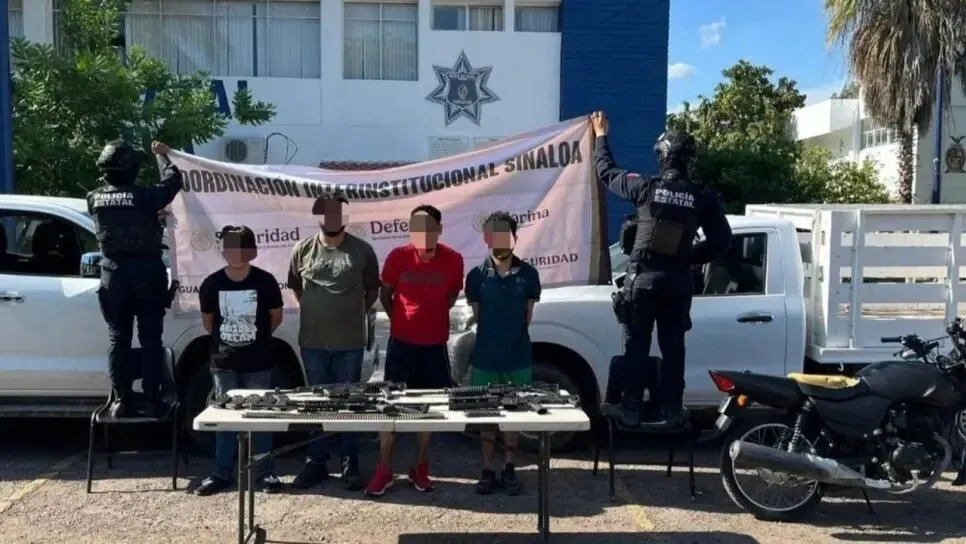 Arrestan a cuatro hombres, les aseguran armas y municiones en Bellavista, Culiacán Arrestan a cuatro hombres, les aseguran armas y municiones en Bellavista, Culiacán