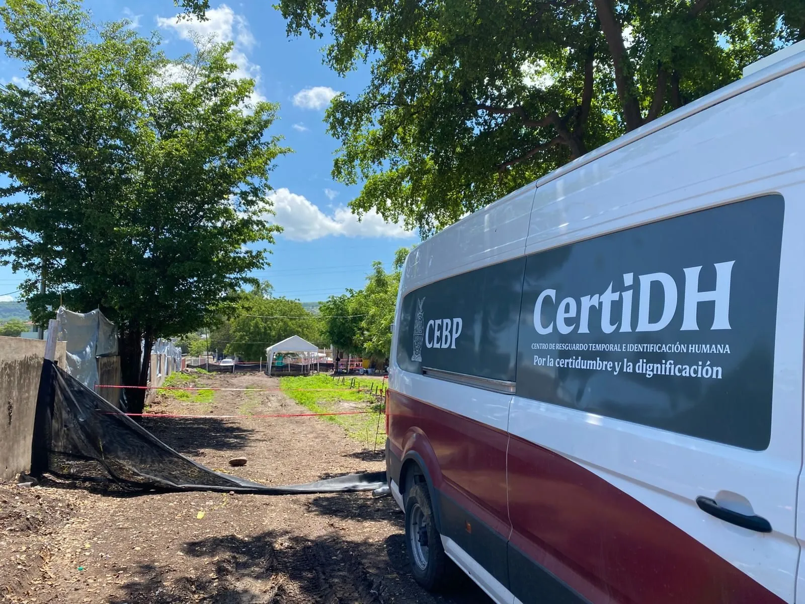 Por sexto día consecutivo, personal forense avanza en recuperación de cuerpos de fosa común del Panteón 21 de Marzo, en Culiacán Por sexto día consecutivo, personal forense avanza en recuperación de cuerpos de fosa común del Panteón 21 de Marzo, en Culiacán