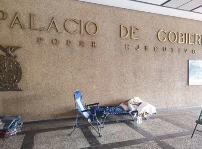 Agricultores protestan en Palacio de Gobierno con huelga de hambre por pagos atrasados Agricultores protestan en Palacio de Gobierno con huelga de hambre por pagos atrasados