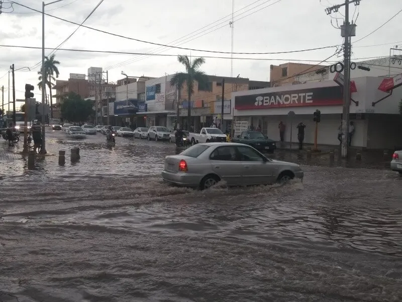 Lluvia intensa en Los Mochis deja como calles encharcadas este lunes Lluvia intensa en Los Mochis deja como calles encharcadas este lunes