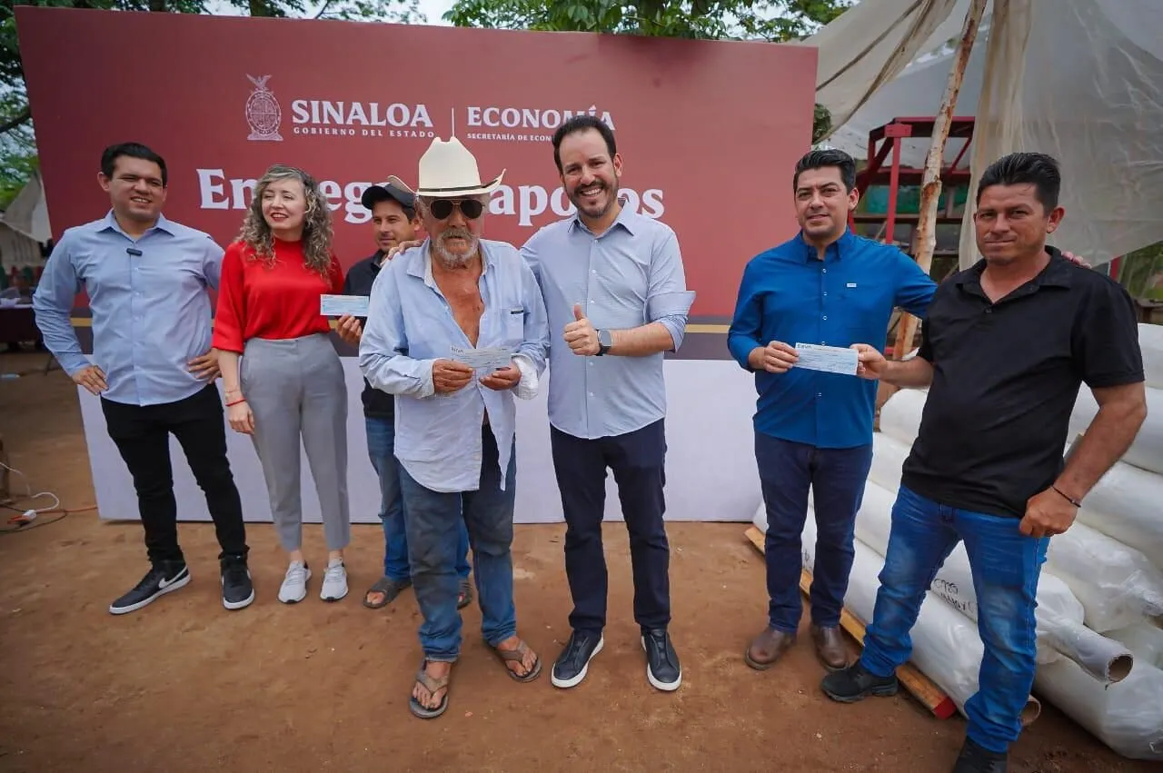 Llegan apoyos económicos y equipamiento a ladrilleros de Los Mezcales en Culiacán Llegan apoyos económicos y equipamiento a ladrilleros de Los Mezcales en Culiacán