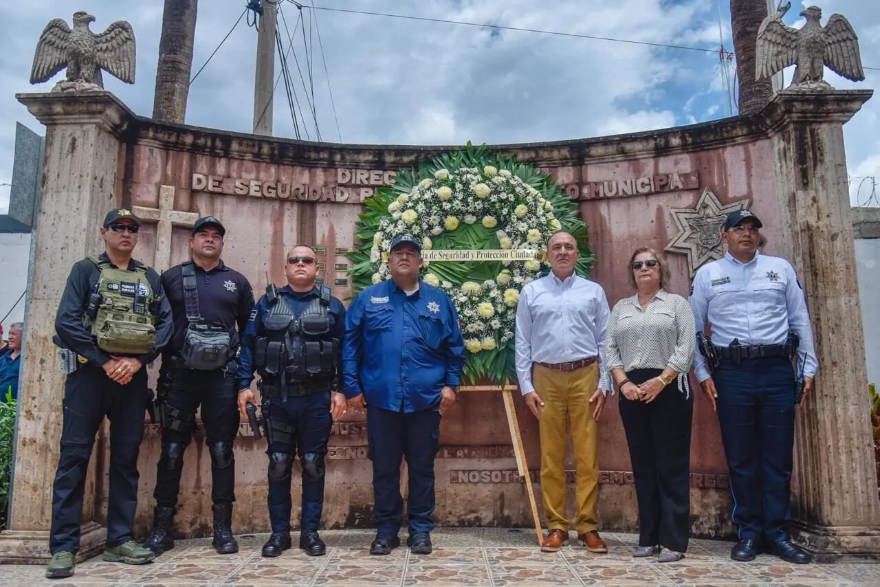Conmemoran en Ahome a elementos caídos en su deber; Alcalde resalta su valentía y entrega* Conmemoran en Ahome a elementos caídos en su deber; Alcalde resalta su valentía y entrega*