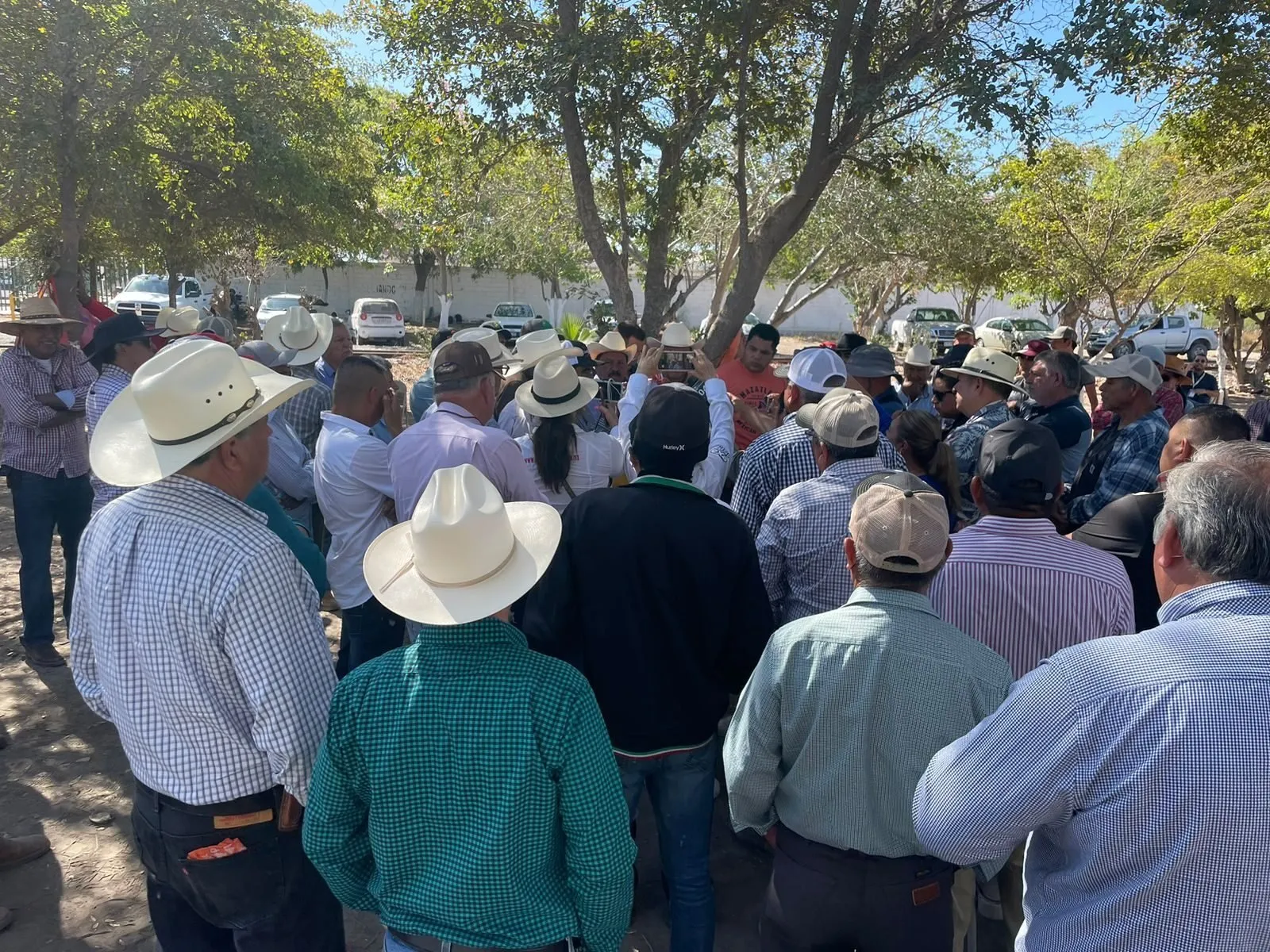 Ante el incumplimiento de pago de apoyos, productores se irán a la caseta de Alhuey el próximo viernes Ante el incumplimiento de pago de apoyos, productores se irán a la caseta de Alhuey el próximo viernes