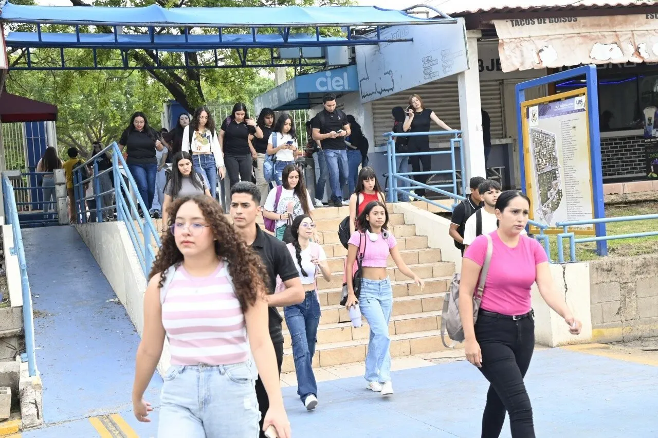 La UAS recibirá a más de 52 mil estudiantes de nuevo ingreso; exhortan autoridades a completar los procesos de inscripción y reinscripción La UAS recibirá a más de 52 mil estudiantes de nuevo ingreso; exhortan autoridades a completar los procesos de inscripción y reinscripción