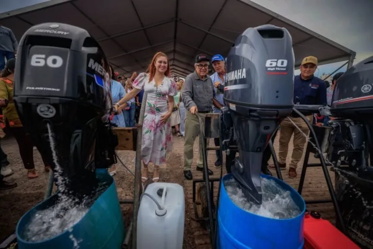 Entrega gobernador Rubén Rocha motores y pangas a cooperativas pesqueras, con inversión de 75 MDP Entrega gobernador Rubén Rocha motores y pangas a cooperativas pesqueras, con inversión de 75 MDP