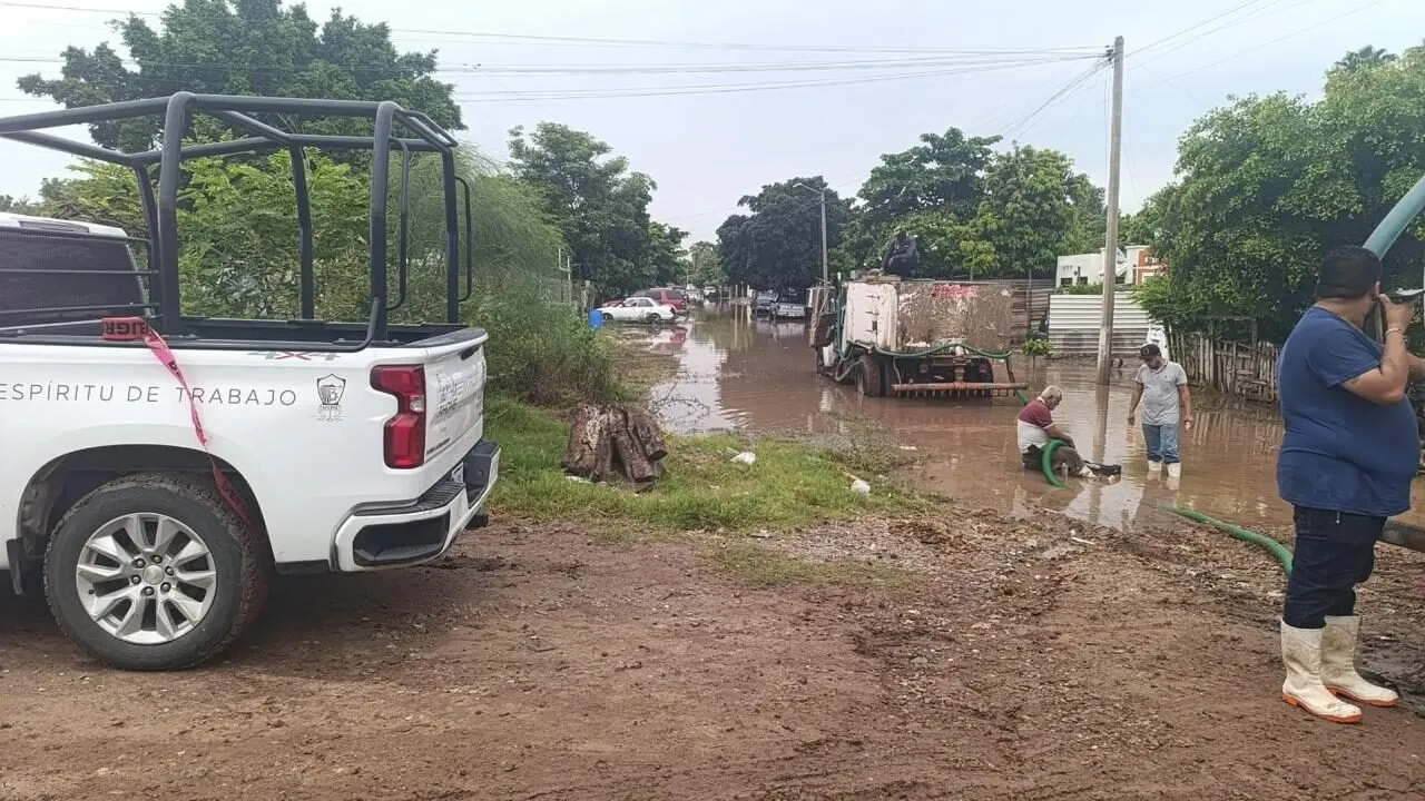 Protección Civil atiende afectaciones por lluvias en Los Mochis y comunidades rurales Protección Civil atiende afectaciones por lluvias en Los Mochis y comunidades rurales
