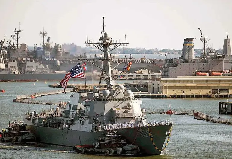 Estados Unidos despliega 3 buques militares, cerrándole el cerco a Maduro Estados Unidos despliega 3 buques militares, cerrándole el cerco a Maduro