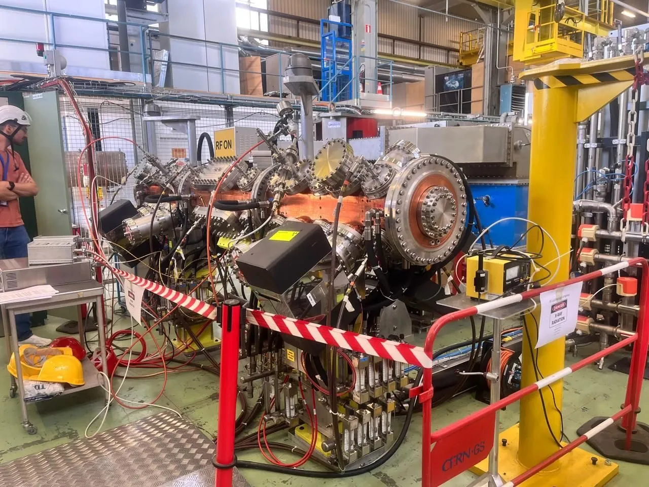 Investigador de la UAS realiza estancia en la Organización Europea para la Investigación Nuclear en Suiza, para mejorar aceleradores de partículas Investigador de la UAS realiza estancia en la Organización Europea para la Investigación Nuclear en Suiza, para mejorar aceleradores de partículas