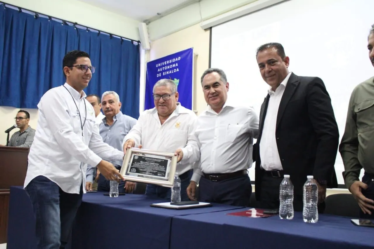 El Rector Jesús Madueña encabeza los festejos del 64 aniversario de la Facultad de Agronomía de la UAS con Encuentro de Egresados, la Expo Empresas y más de 160 convenios con sectores productivos El Rector Jesús Madueña encabeza los festejos del 64 aniversario de la Facultad de Agronomía de la UAS con Encuentro de Egresados, la Expo Empresas y más de 160 convenios con sectores productivos
