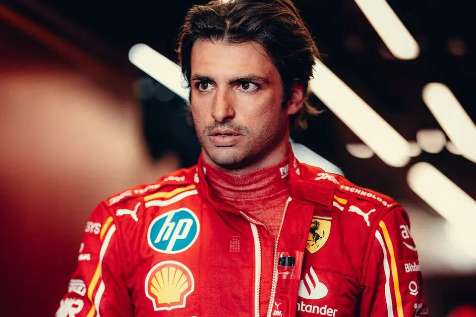Carlos Sainz prepara apelación por su sanción en la siguiente carrera Carlos Sainz prepara apelación por su sanción en la siguiente carrera