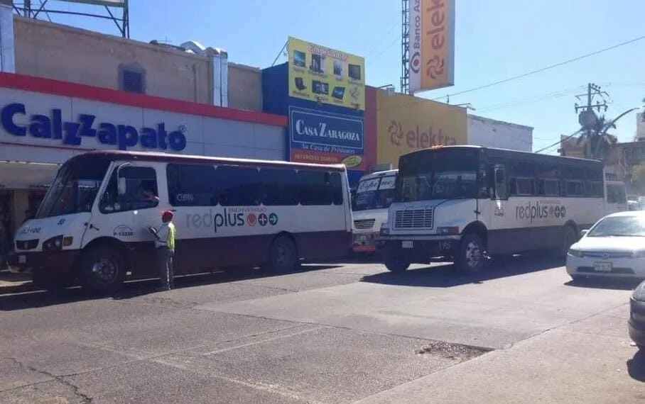 Se supervisa el transporte urbano en Los Mochis para garantizar la calidad y la seguridad: Erik Flores Se supervisa el transporte urbano en Los Mochis para garantizar la calidad y la seguridad: Erik Flores