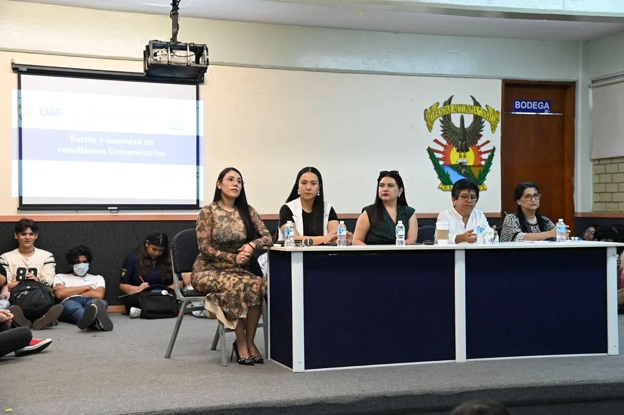 En el marco del 46 aniversario de la Facultad de Psicología de la UAS, reflexionan sobre la ansiedad y el estrés en los entornos escolares En el marco del 46 aniversario de la Facultad de Psicología de la UAS, reflexionan sobre la ansiedad y el estrés en los entornos escolares