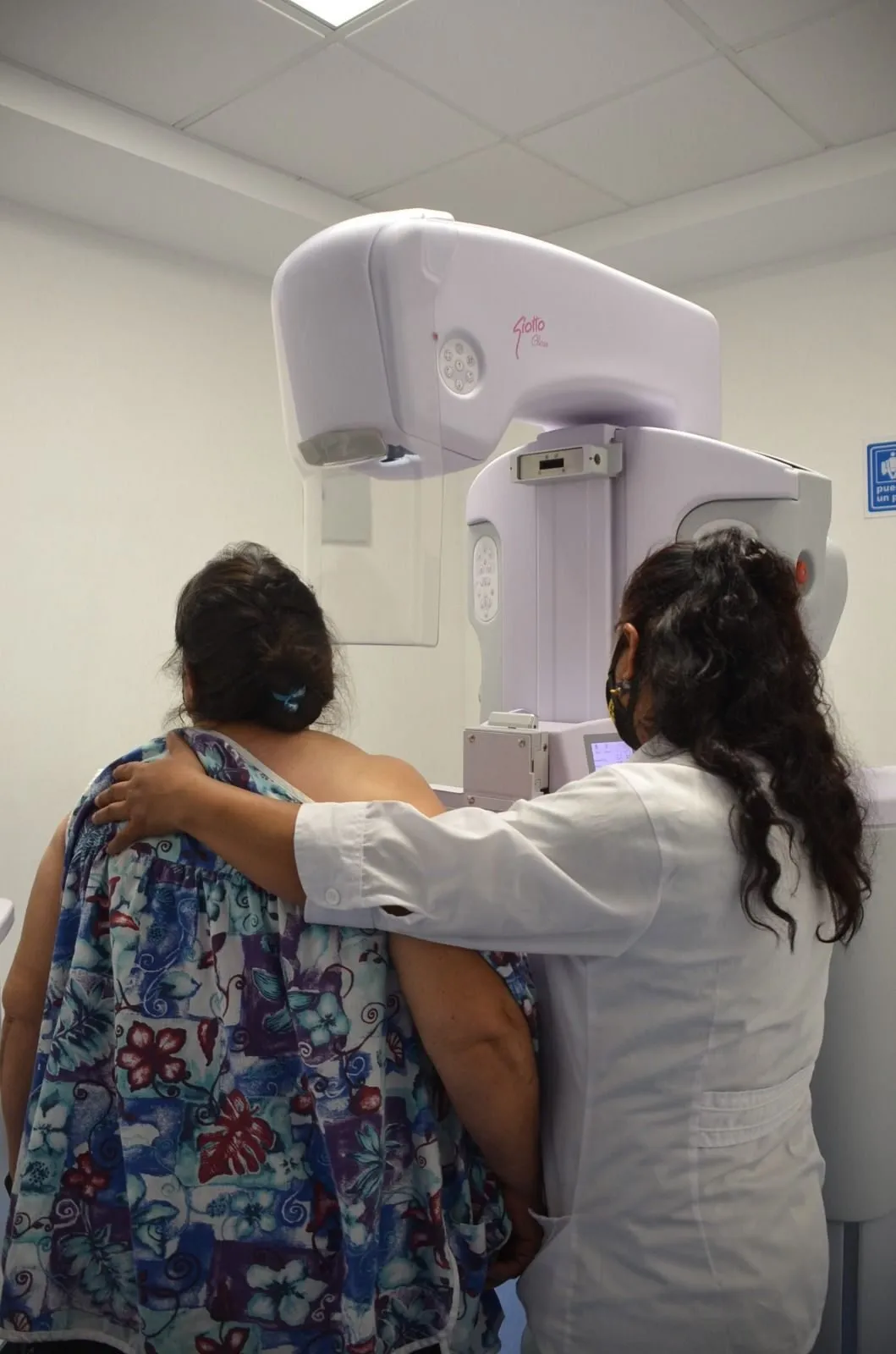 Es necesario centrarse en el bienestar emocional y cognitivo tanto de los pacientes de cáncer de mama como de sus acompañantes para rescatar la resiliencia, la salud y el amor propio Es necesario centrarse en el bienestar emocional y cognitivo tanto de los pacientes de cáncer de mama como de sus acompañantes para rescatar la resiliencia, la salud y el amor propio