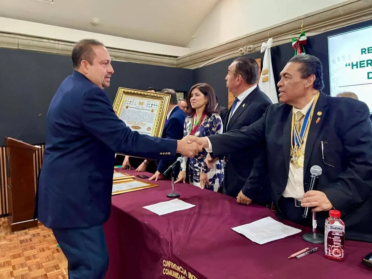 Édgar Guillermo Valdez, instructor de la Banda de Guerra y Escolta de la UAS, recibe el Doctorado Honoris Causa y la Medalla “Héroes y Heroínas de la Patria” Édgar Guillermo Valdez, instructor de la Banda de Guerra y Escolta de la UAS, recibe el Doctorado Honoris Causa y la Medalla “Héroes y Heroínas de la Patria”
