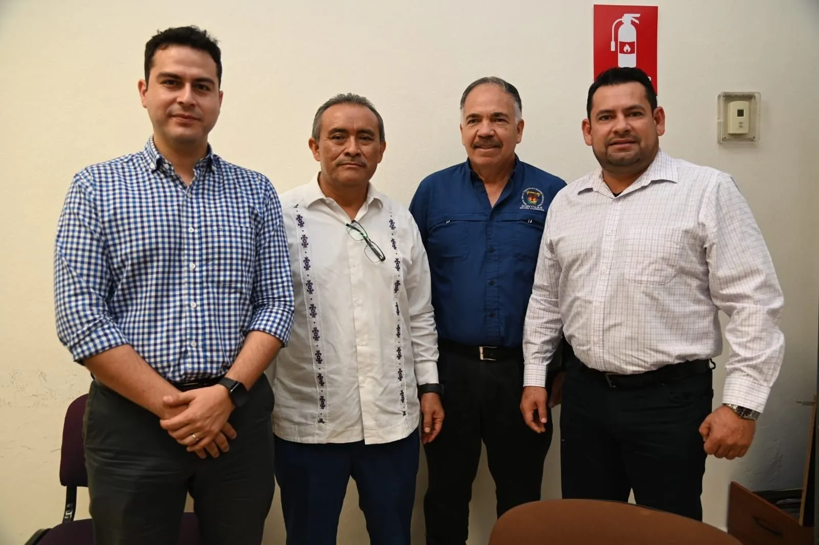 Logran la UAS y el SUNTUAS importantes avances en la revisión del Emplazamiento a Huelga, alcanza un 70% la revisión del paquete laboral Logran la UAS y el SUNTUAS importantes avances en la revisión del Emplazamiento a Huelga, alcanza un 70% la revisión del paquete laboral