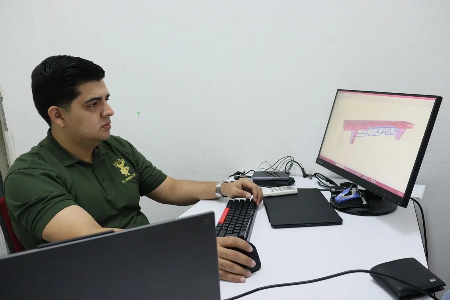 Doctorando de la UAS desarrolla proyecto para medir desplazamientos y evaluar la integridad de infraestructuras como puentes o edificaciones Doctorando de la UAS desarrolla proyecto para medir desplazamientos y evaluar la integridad de infraestructuras como puentes o edificaciones