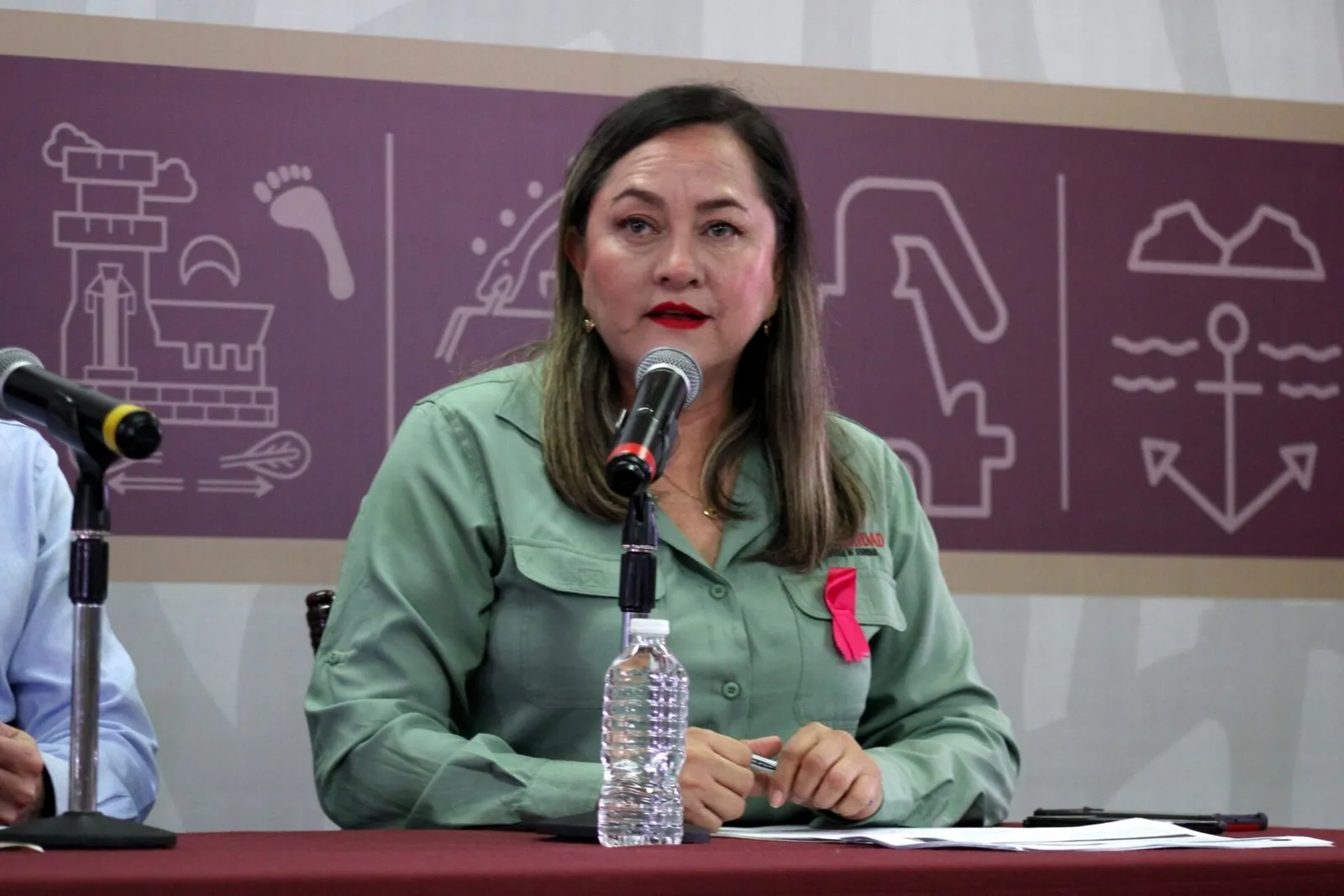 Grupo Interinstitucional asegura en Sinaloa a 37 civiles, 41 armas largas, cargadores, cartuchos, explosivos, drogas y 19 vehículos, algunos con reporte de robo Grupo Interinstitucional asegura en Sinaloa a 37 civiles, 41 armas largas, cargadores, cartuchos, explosivos, drogas y 19 vehículos, algunos con reporte de robo