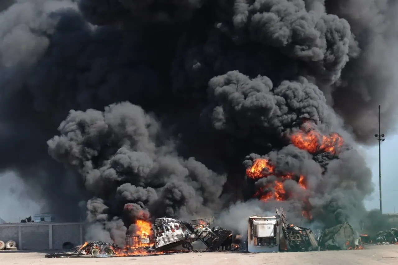 Pipa con diésel se incendia en área industrial de Los Mochis, activan protocolo de emergencia Pipa con diésel se incendia en área industrial de Los Mochis, activan protocolo de emergencia