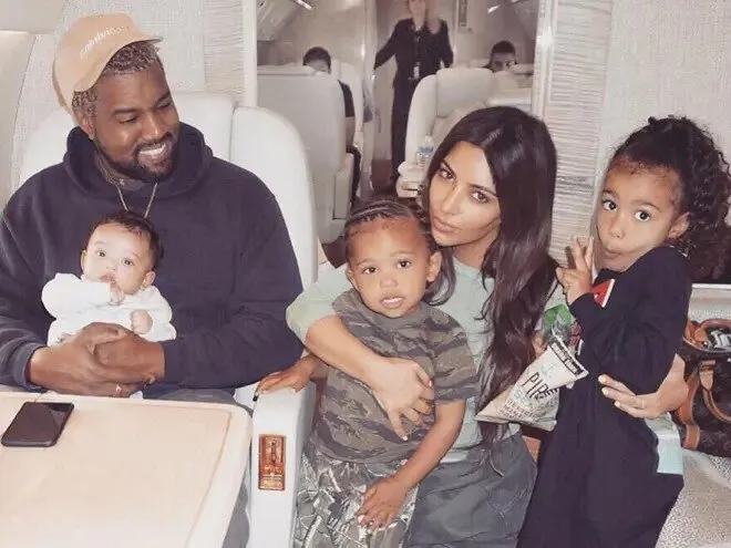 Kim Kardashian habla de su vida con Kanye West Kim Kardashian habla de su vida con Kanye West