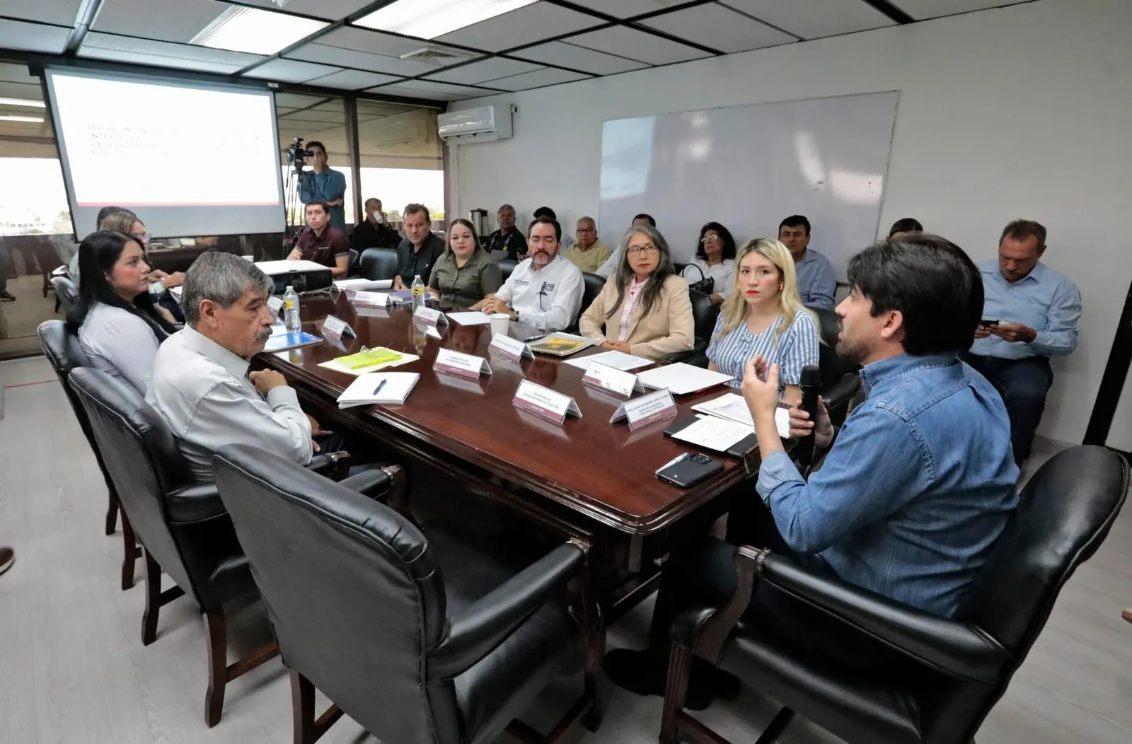 La atención humanista a los desplazados es una prioridad para el gobernador Rocha La atención humanista a los desplazados es una prioridad para el gobernador Rocha