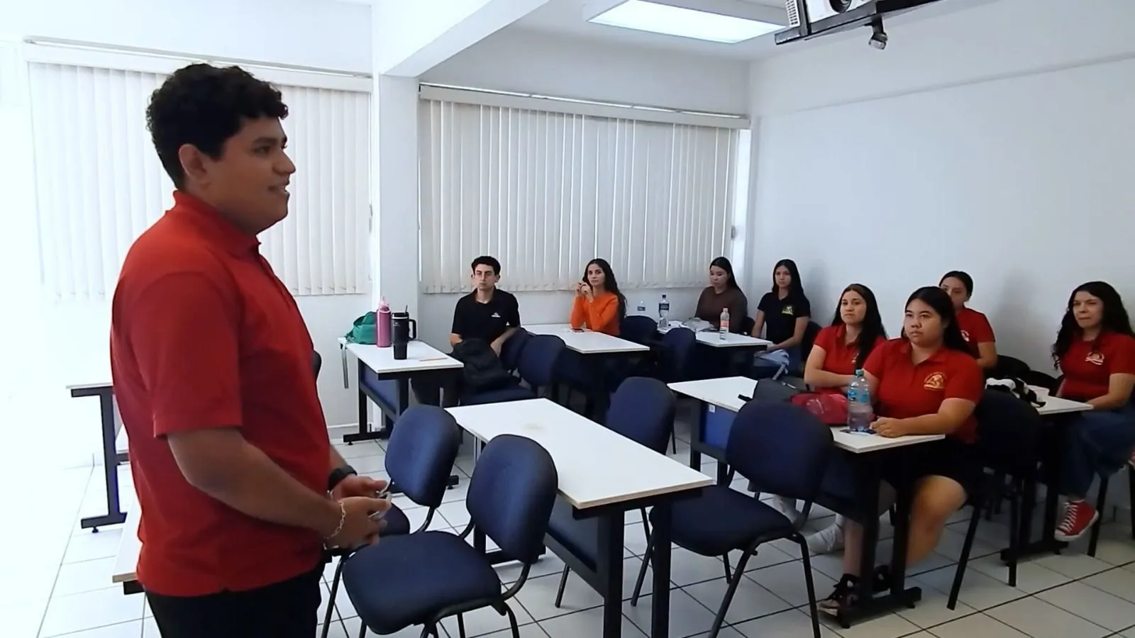 Estudiantes de la Facultad de Ciencias de la Educación invitan a participar en el Juguetón FACE “Un juguete, muchas sonrisas”, del 1 al 3 de diciembre Estudiantes de la Facultad de Ciencias de la Educación invitan a participar en el Juguetón FACE “Un juguete, muchas sonrisas”, del 1 al 3 de diciembre