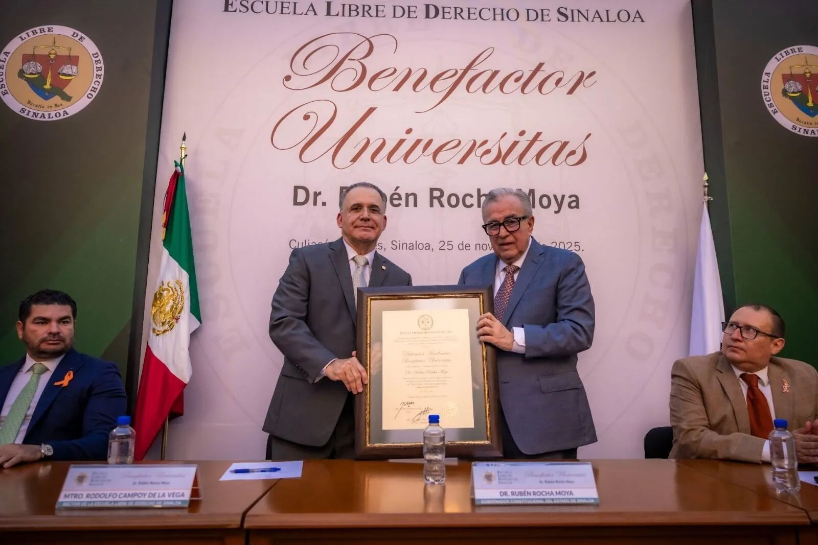 Recibe Gobernador Rocha Moya la distinción “Benefactor Universitas” de la Escuela Libre de Derecho de Sinaloa Recibe Gobernador Rocha Moya la distinción “Benefactor Universitas” de la Escuela Libre de Derecho de Sinaloa