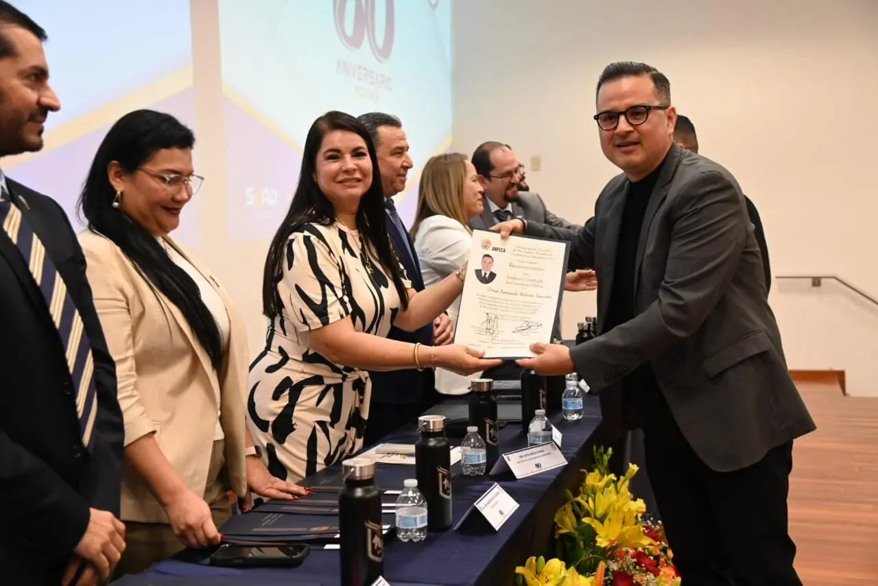 Celebra la Facultad de Contaduría y Administración 80 años de liderazgo académico y de aporte al desarrollo económico y social en Sinaloa; entrega el Premio Águila FCA 2025 Celebra la Facultad de Contaduría y Administración 80 años de liderazgo académico y de aporte al desarrollo económico y social en Sinaloa; entrega el Premio Águila FCA 2025