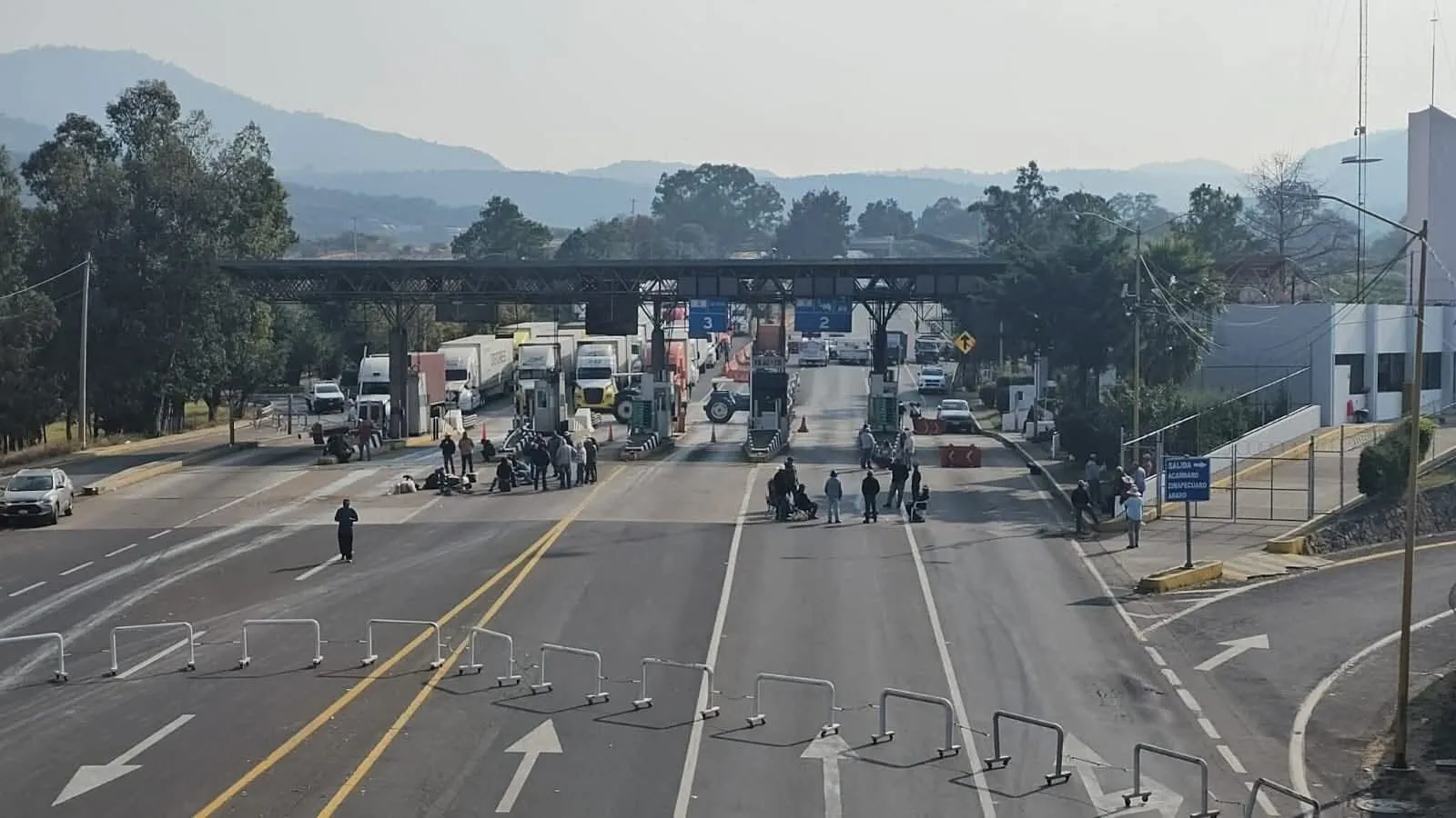 Bloqueos carreteros ocasionan pérdidas por 6 mmdp, calcula Concanaco; llaman a retomar diálogo Bloqueos carreteros ocasionan pérdidas por 6 mmdp, calcula Concanaco; llaman a retomar diálogo