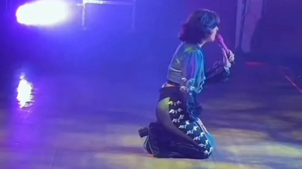 Pepe Aguilar desata polémica al transmitir y comentar la figura de Ángela en concierto Pepe Aguilar desata polémica al transmitir y comentar la figura de Ángela en concierto