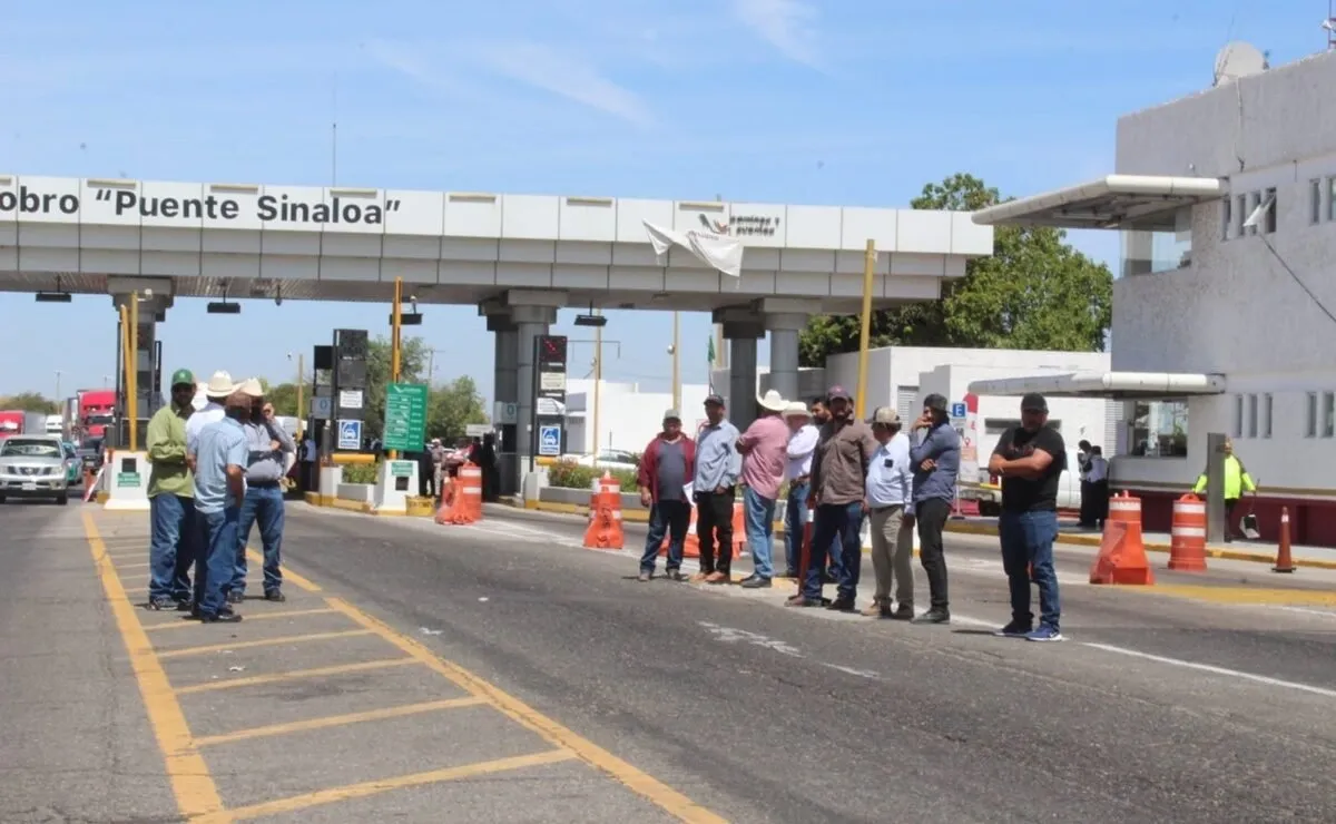 Bloqueo en Cuatro Caminos se intensificará; productores agrícolas amenazan con quemar unidades Bloqueo en Cuatro Caminos se intensificará; productores agrícolas amenazan con quemar unidades