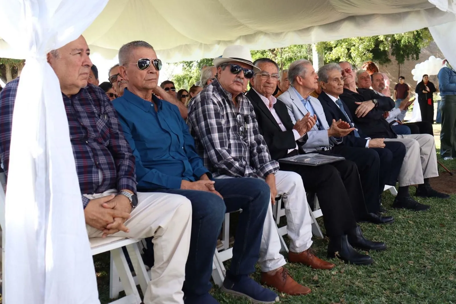 ¡Simbolizando su legado! Inaugura la Facultad de Ingeniería el proyecto “Bancas de Generación”, con una conmemorativa de la 1970-1975 de Ingeniería Civil ¡Simbolizando su legado! Inaugura la Facultad de Ingeniería el proyecto “Bancas de Generación”, con una conmemorativa de la 1970-1975 de Ingeniería Civil