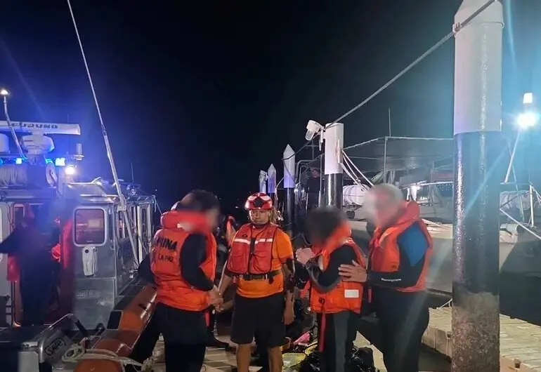 Semar rescata a cinco buzos extranjeros en Isla Espíritu Santo tras operativo aéreo y marítimo Semar rescata a cinco buzos extranjeros en Isla Espíritu Santo tras operativo aéreo y marítimo