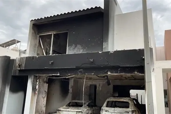 Incendian y carraquean residencia en privada de Portalegre en Culiacán; 2 autos de lujo fueron quemados Incendian y carraquean residencia en privada de Portalegre en Culiacán; 2 autos de lujo fueron quemados