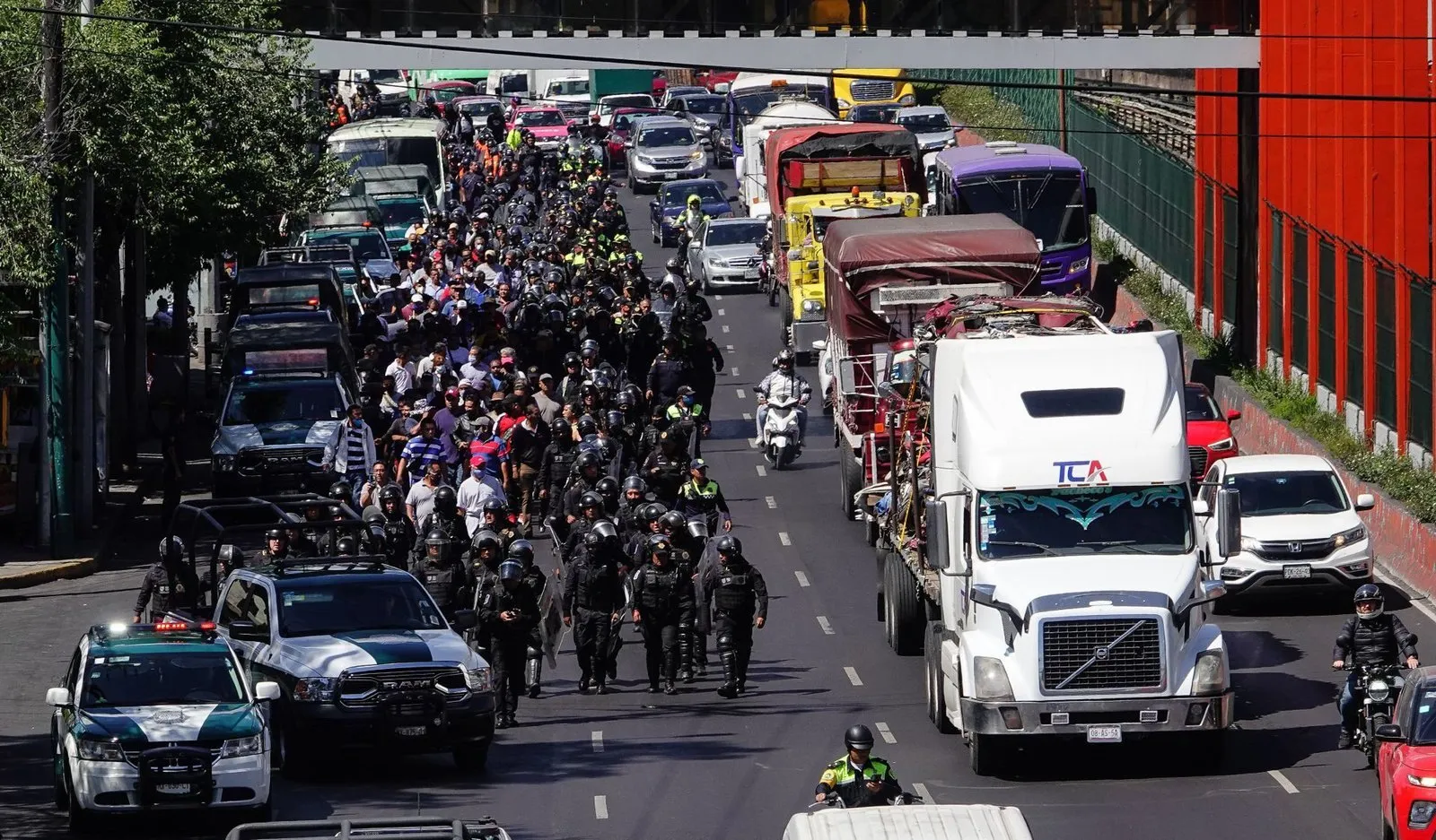 Transportistas y campesinos amenazan con retomar bloqueos si el gobierno incumple acuerdos Transportistas y campesinos amenazan con retomar bloqueos si el gobierno incumple acuerdos