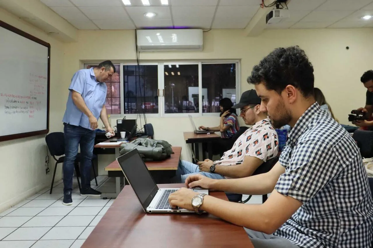 ¡Imán de talento global! Estudiante de Afganistán elogia la calidad humana y académica de la UAS; “es más que una universidad, es mi segunda casa” ¡Imán de talento global! Estudiante de Afganistán elogia la calidad humana y académica de la UAS; “es más que una universidad, es mi segunda casa”