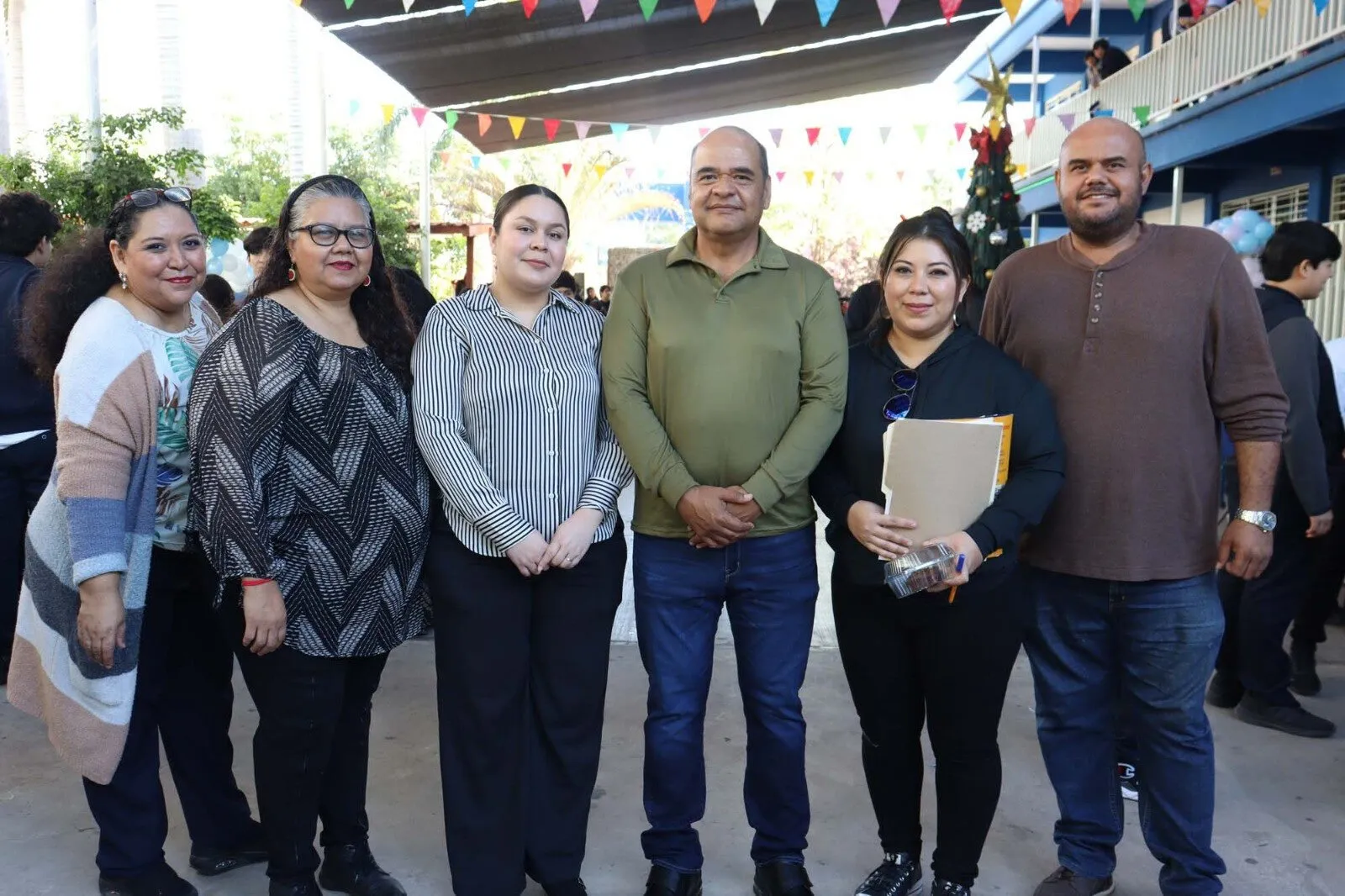 Estudiantes de la Preparatoria Rafael Buelna Tenorio realizan la “Feria del Emprendimiento Buelna 2025”, con más de 100 proyectos de beneficio social Estudiantes de la Preparatoria Rafael Buelna Tenorio realizan la “Feria del Emprendimiento Buelna 2025”, con más de 100 proyectos de beneficio social